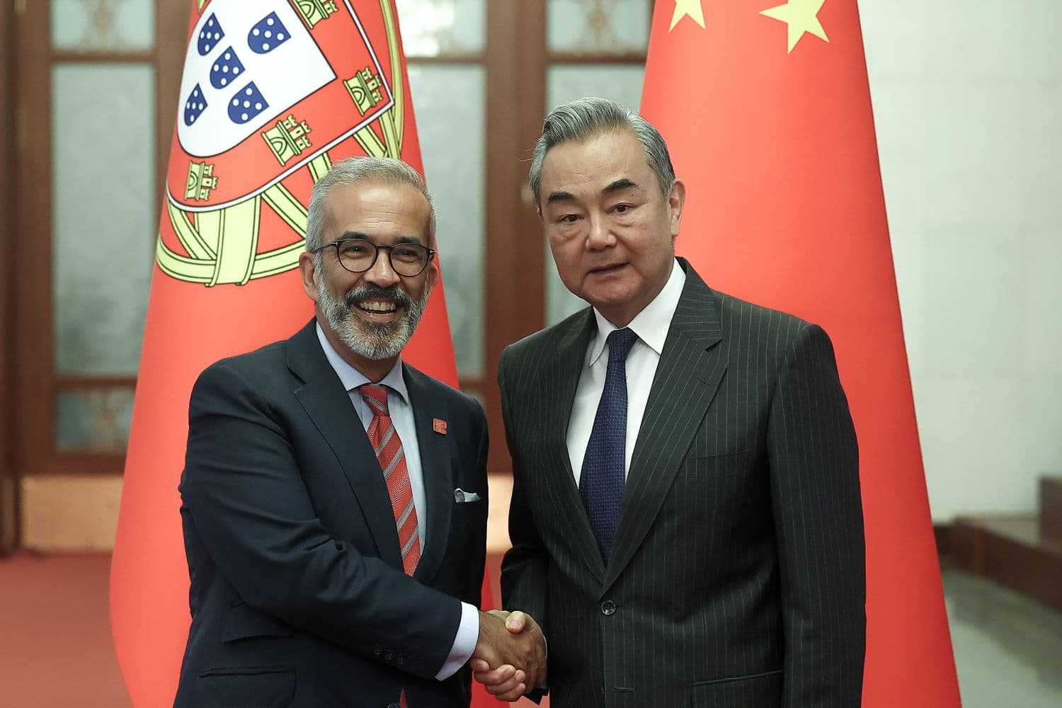 Ministro de Estado e dos Negócios Estrangeiros, Paulo Rangel, durante o encontro com o seu homólogo chinês, Wang Wi, Pequim, 8 setembro 2025 (António Cotrim/Lusa)