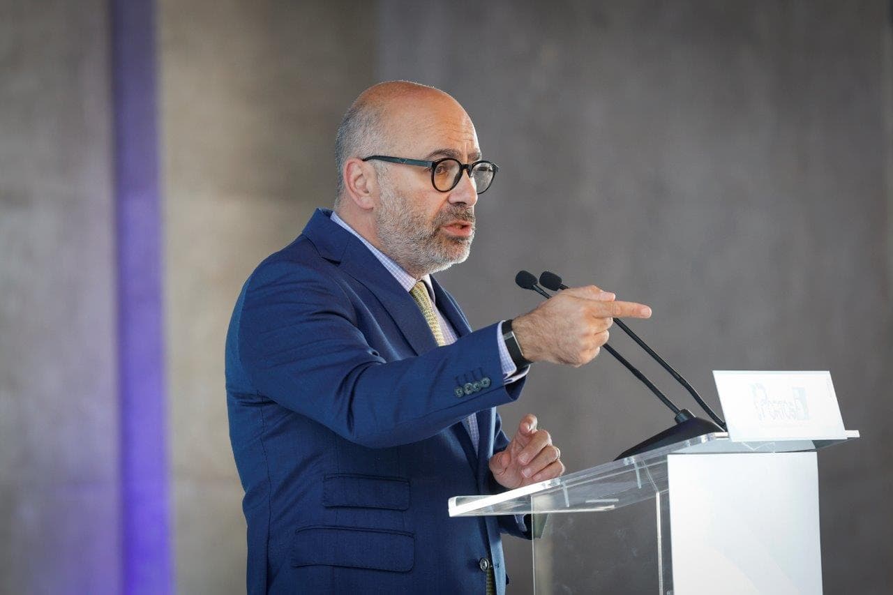 Ministro das Infraestruturas e Habitação, Miguel Pinto Luz, na apresentação da Estratégia Portos 5+, Lisboa, 30 julho 2025 (António Pedro Santos/Lusa)