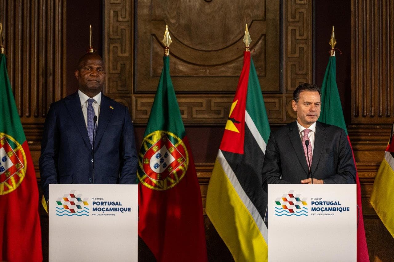 Primeiro-Ministro Luis Montenegro e Presidente da República de Moçambique, Daniel Chapo, na declaração no final da Cimeira, Porto, 9 dezembro 2025 (João Bica)