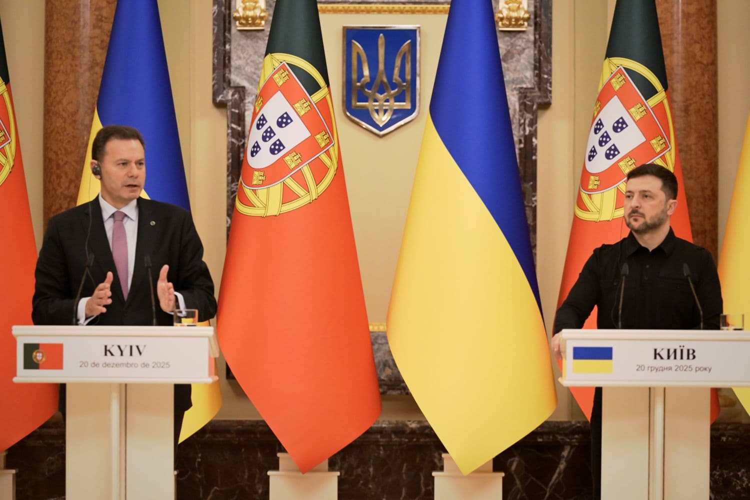 Primeiro-Ministro de Portugal, Luís Montenegro, e Presidente da Ucrânia, Volodymyr Zelensky, na conferência de imprensa conjunta, 20 dezembro 2025, Kiev (Gonçalo Borges Dias/GPM)