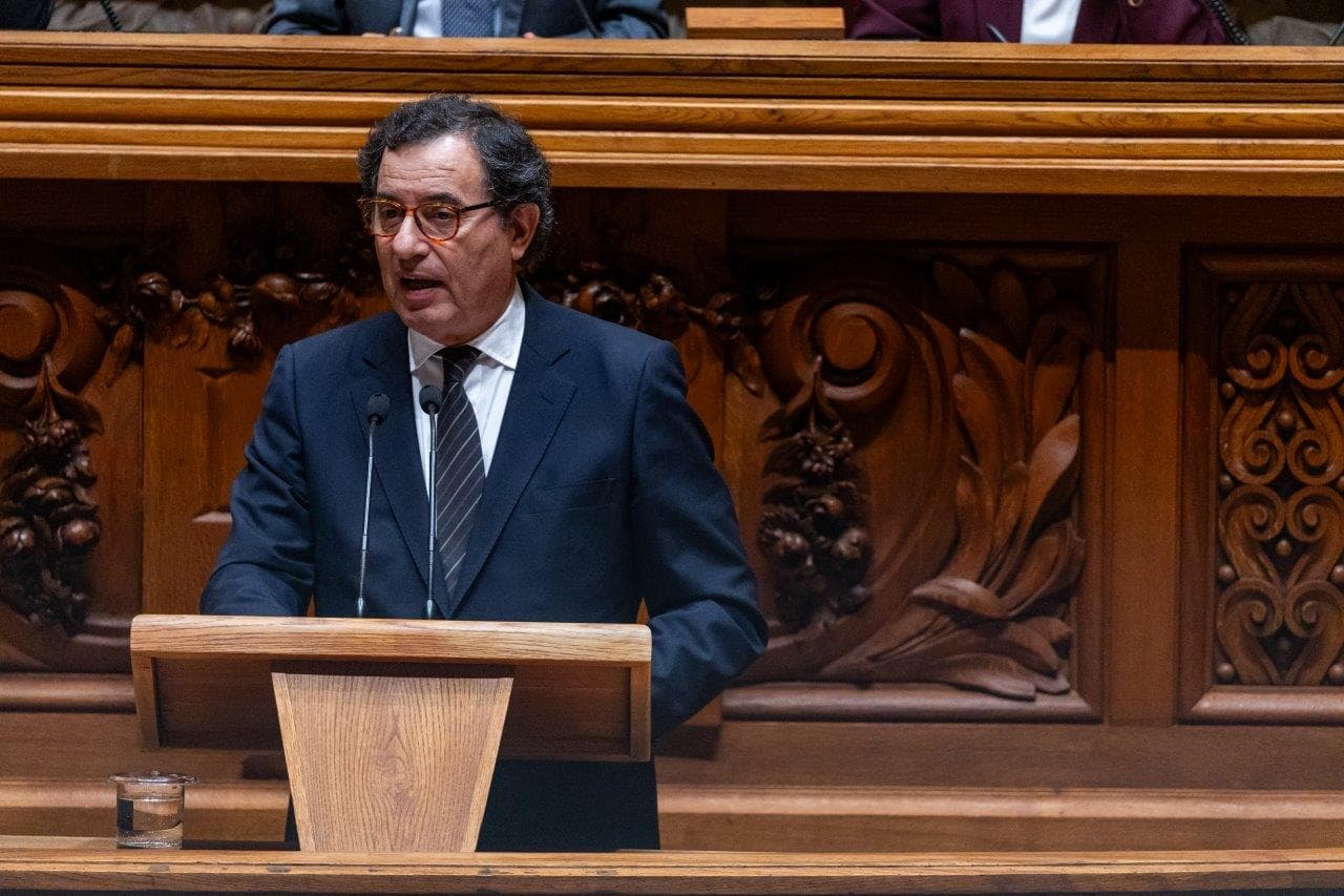 Ministro da economia e da Coesão Territorial, Castro Almeida, no debate da proposta de Orçamento do Estado para 2026, Assembleia da República, 28 outubro 2025 (Mariana Branco)