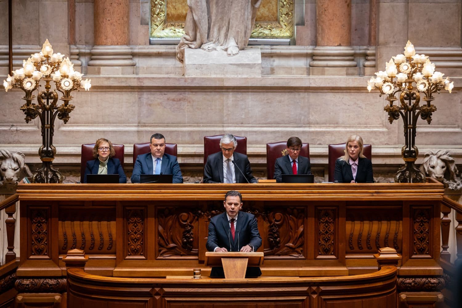 Primeiro-Ministro, Luís Montenegro, no debate quinzenal, na Assembleia da República, Lisboa, 18 março 2026 (Mariana Branco / SGGov)