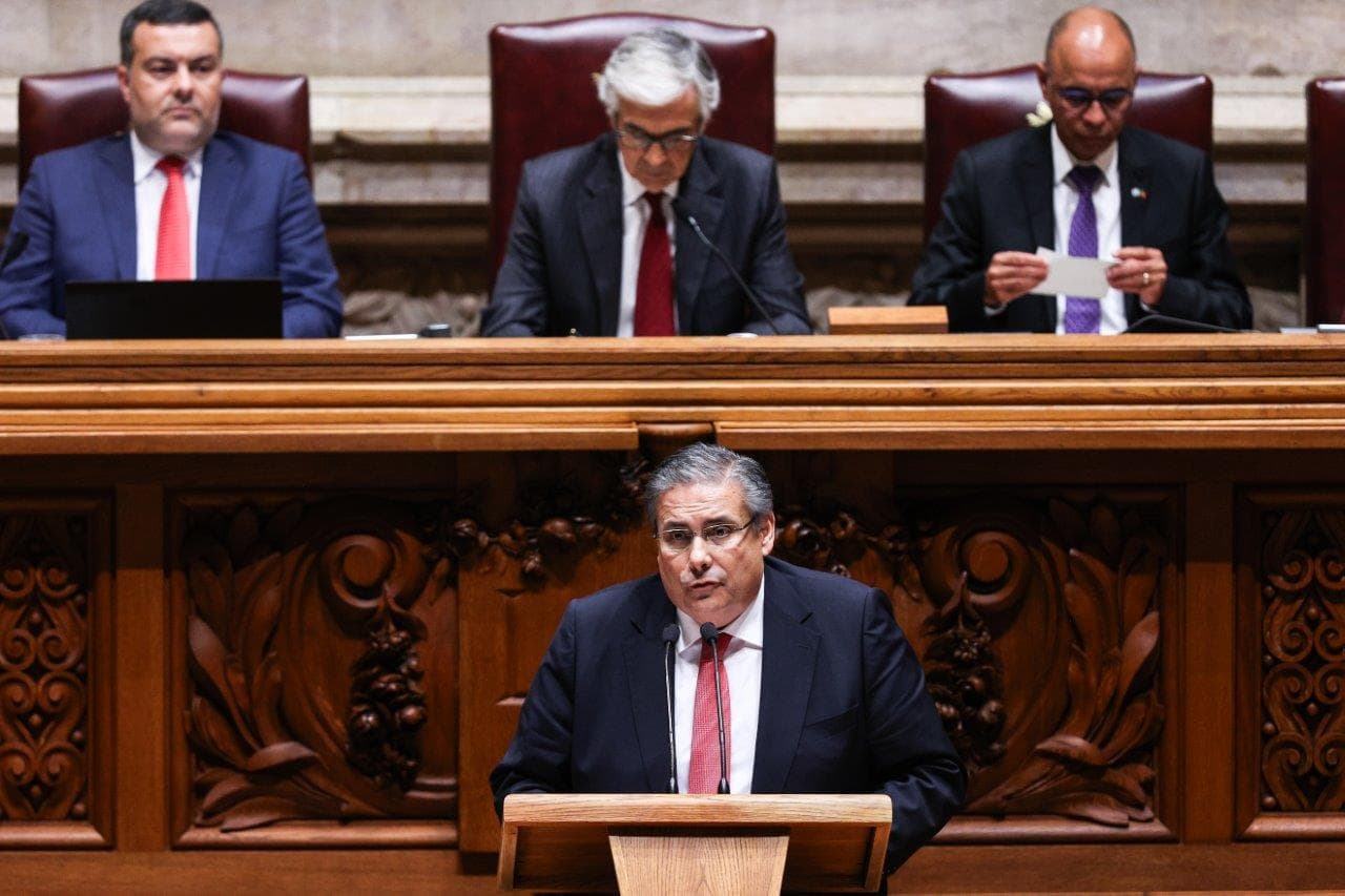 Ministro dos Assuntos Parlamentares, Carlos Abreu Amorim, encerra o debate sobre o estado da Nação, Assembleia da República, 17 julho 2025 (Tiago Petinga/Lusa)