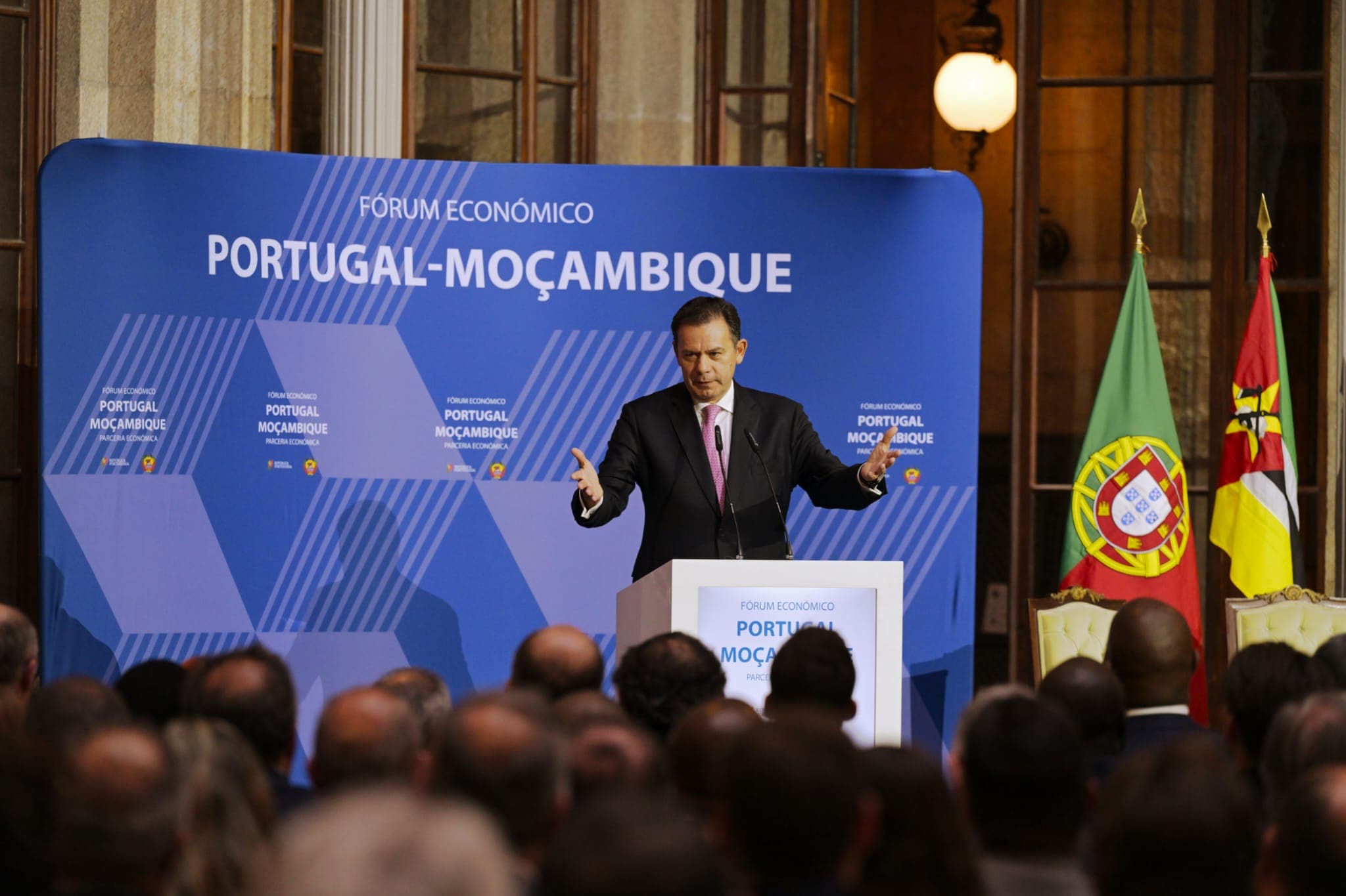 Primeiro-Ministro Luís Montenegro intervém no Fórum Económico da Cimeira Portugal-Moçambique, Lisboa, 9 dezembro 2025