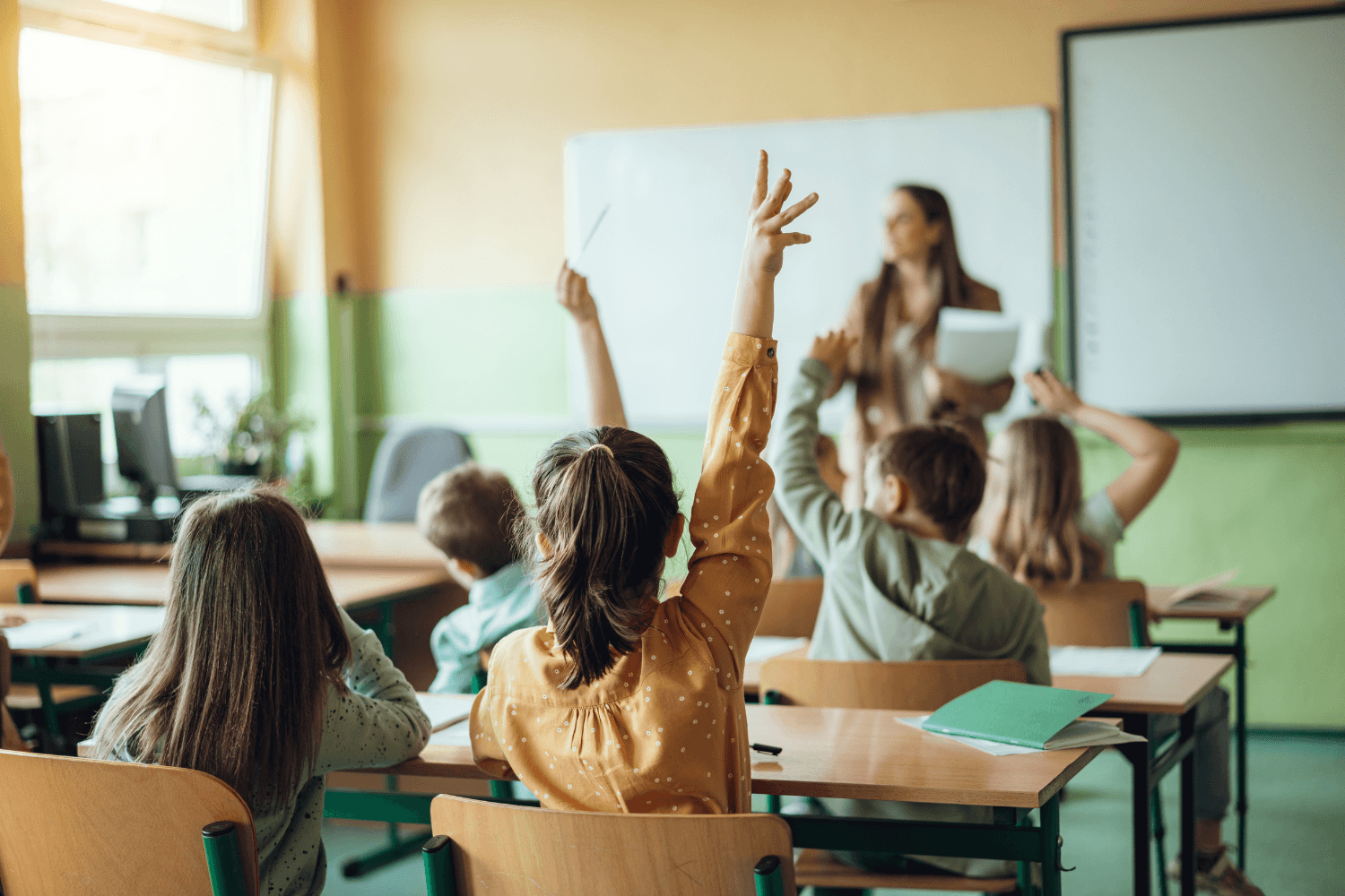 Imagem ilustrativa de uma sala de aula com alunos