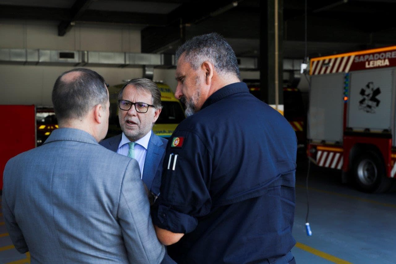 Minister of Home Affairs Luís Neves, Secretary of State for Civil Protection Rui Rocha, and the commander of the Integrated Prevention and Operations Command Centre Elísio Oliveira prior to the CIPO meeting, Leiria, 2 July 2026 (Paulo Cunha/Lusa)