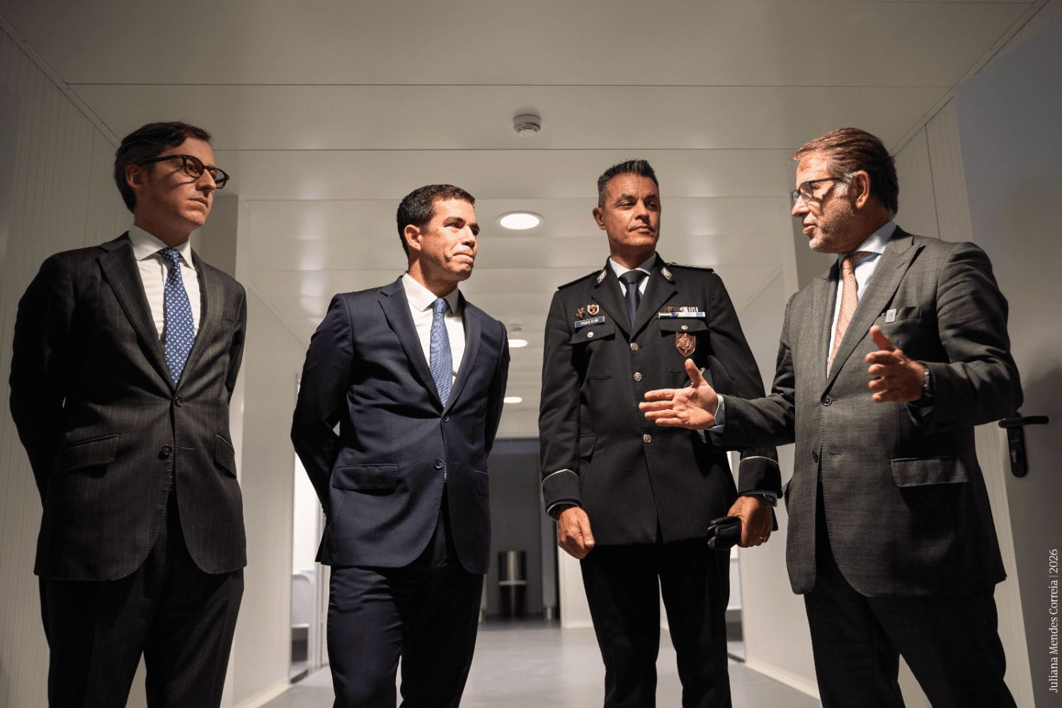 O Ministro da Presidência, António Leitão Amaro, e o Ministro da Administração Interna, Luís Neves, durante a inauguração da nova ala do Centro de Instalação Temporária da Unidade Habitacional de Santo António, no Porto (MP)