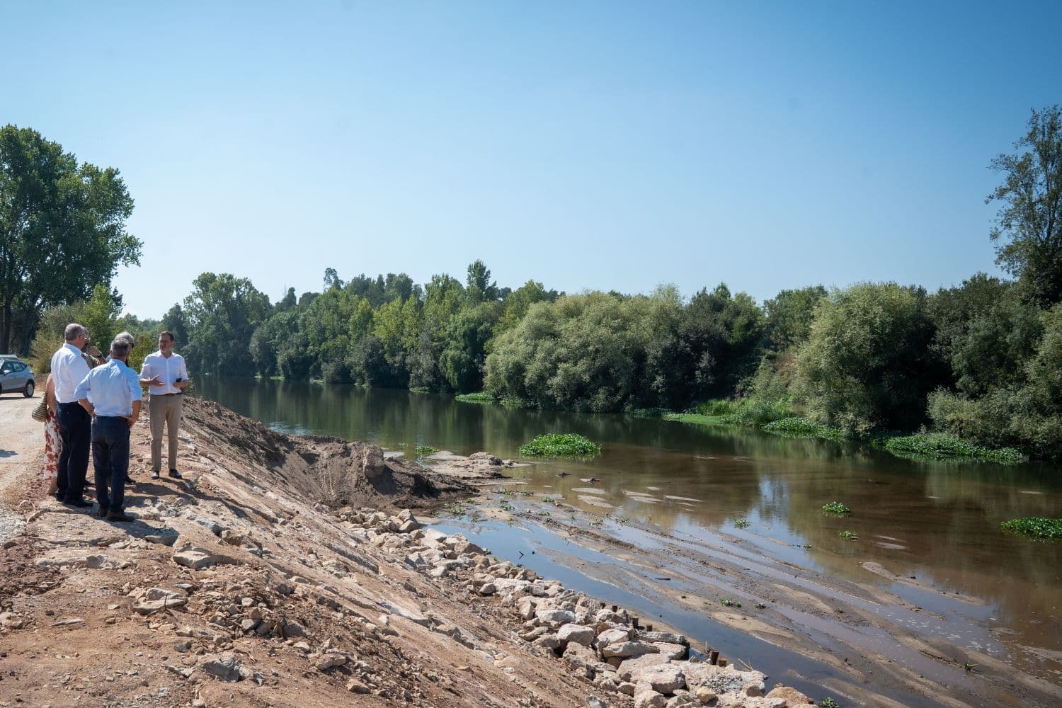 O Ministro da Agricultura e Mar, José Manuel Fernandes, esteve a acompanhar a reabilitação das margens do Rio Vouga, em São João de Loure e Eixo, e do Esteiro de Cacia, 12 de agosto de 2026 (MAGRIM)