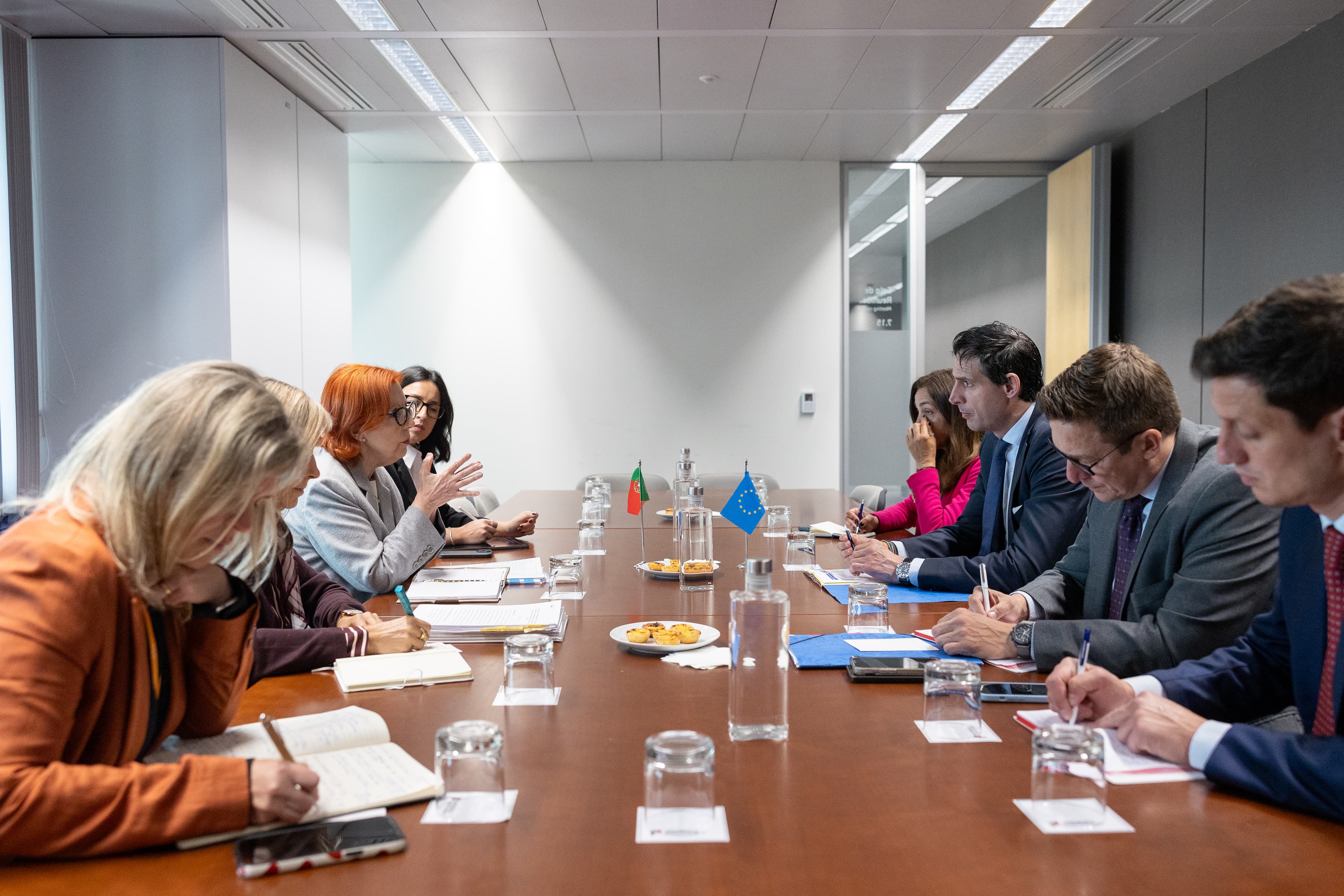 Ministra do Ambiente e Energia, Maria da Graça Carvalho, na reunião bilateral com o Comissário Europeu para o Clima, Wopke Hoekstra, Lisboa, 12 de maio de 2026 (Sara Matos/MAEN)