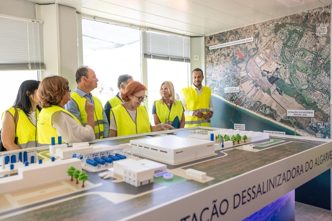 Ministra do Ambiente e Energia, Maria da Graça Carvalho, visita as obras da dessalinizadora, Albufeira, 8 de julho de 2027 (Sara Matos)