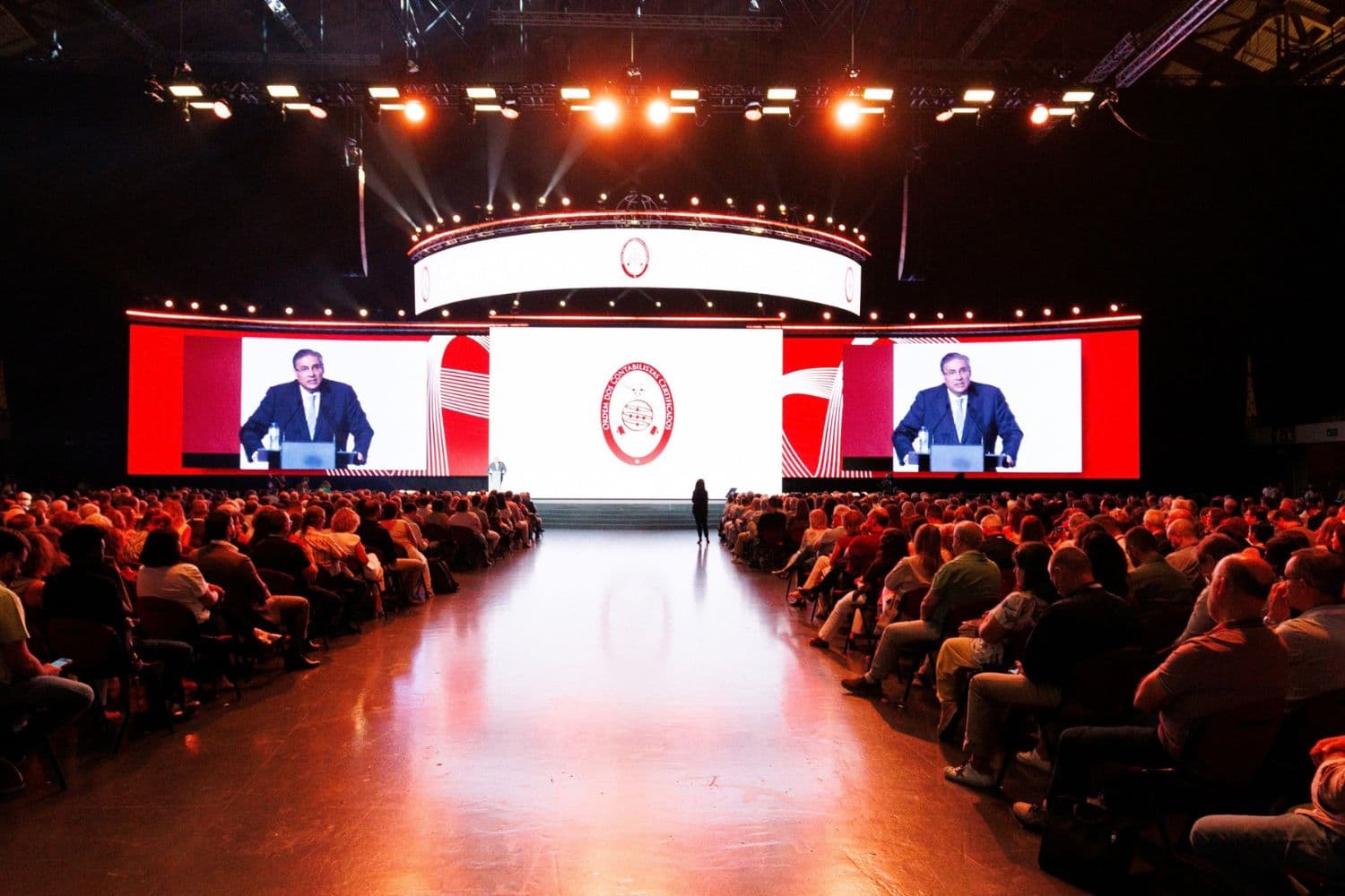 Ministro dos Assuntos Parlamentares, Carlos Abreu Amorim, participou no 8.º Congresso da Ordem dos Contabilistas Certificados, onde discursou sobre a crise das democracias contemporâneas. Lisboa, 24 de setembro de 2026 (MAP)