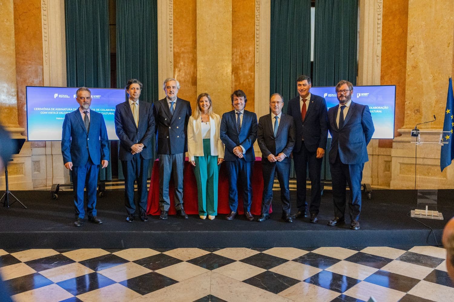 Ministra da Cultura, Juventude e Desporto, Margarida Balseiro Lopes, e Secretário de Estado do Tesouro e Finanças, João Silva Lopes, na cerimónia de assinatura de protocolos de colaboração para a recuperação e valorização de três monumentos e um imóvel de interesse público