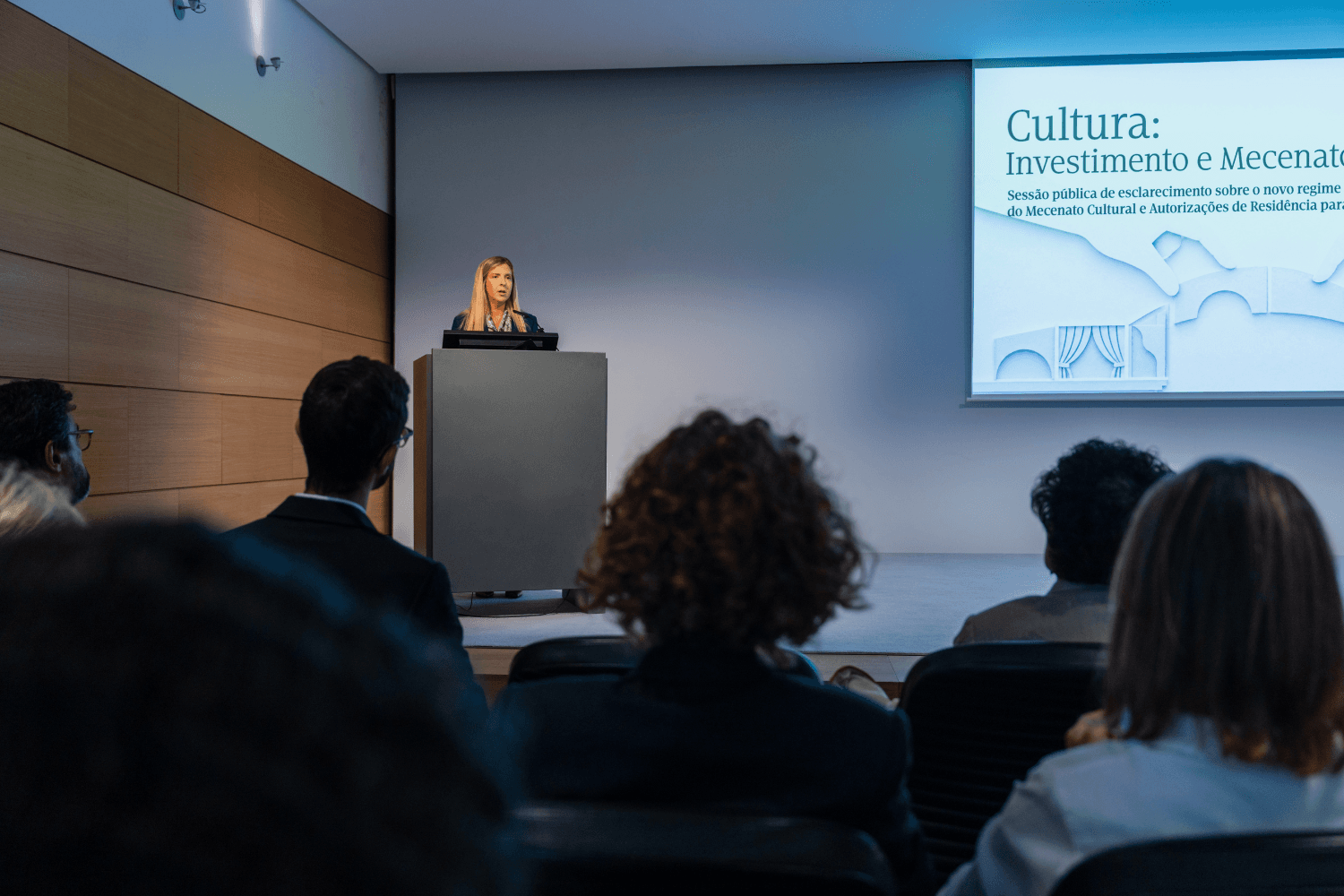 Ministra da Cultura, Juventude e Desporto, Margarida Balseiro Lopes, na sessão pública de esclarecimento sobre o novo regime do Mecenato Cultural e Autorizações de Residência para Investimento, em 28 de setembro de 2026, no CCB em Lisboa