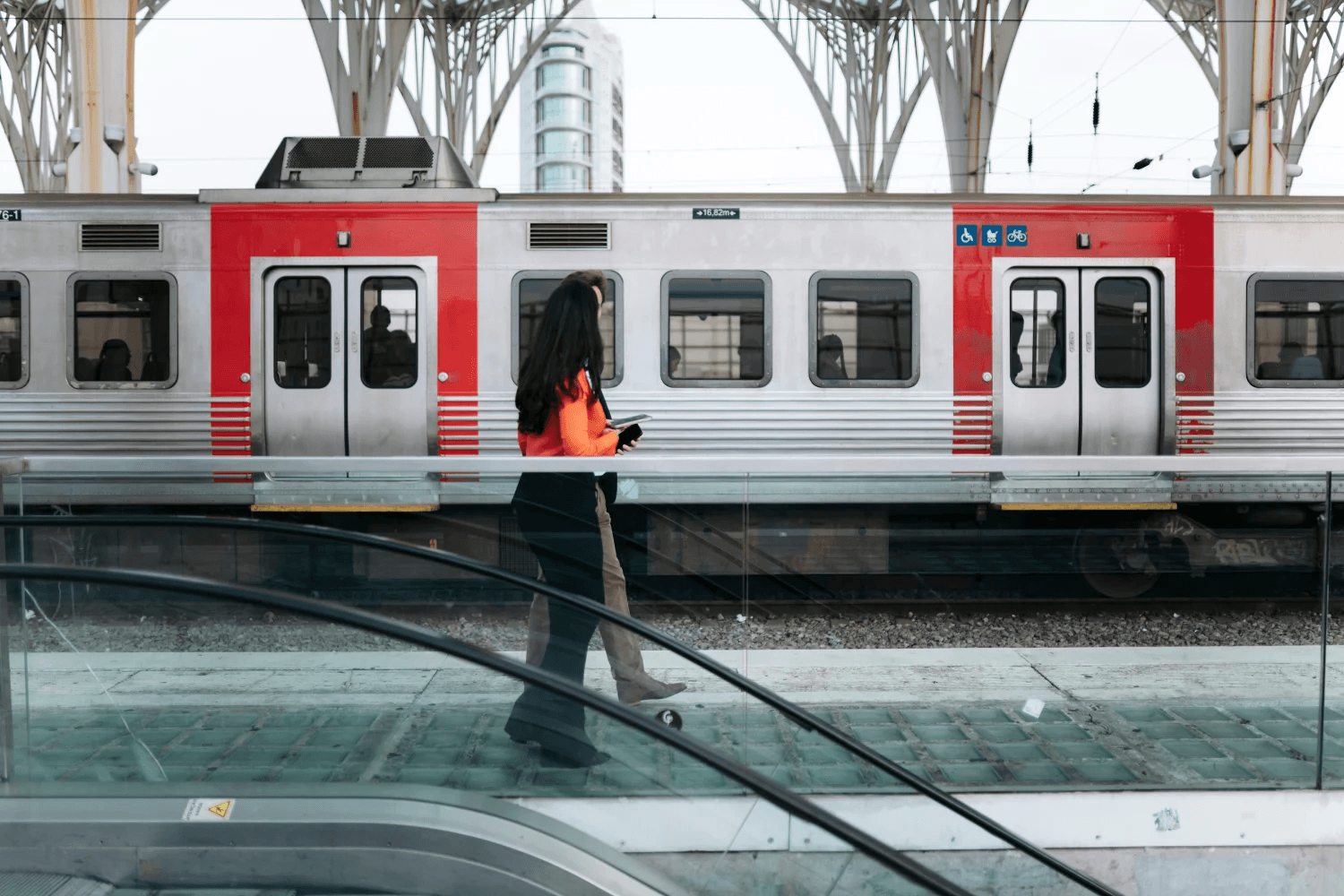 Imagem ilustrativa de estação ferroviária portuguesa