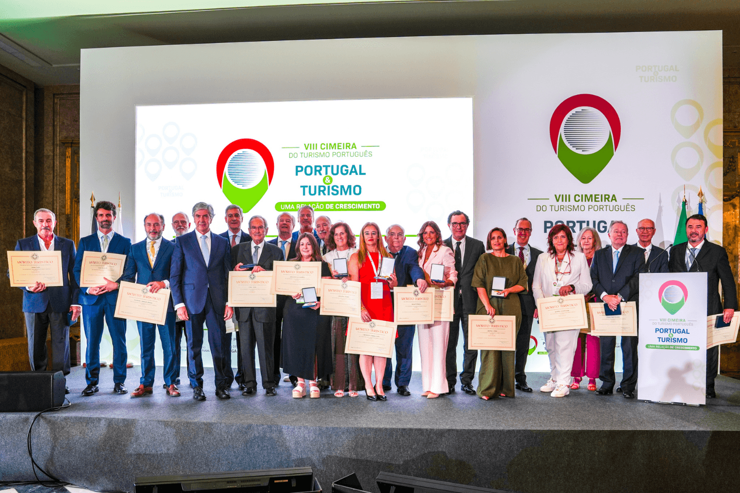 O Ministro da Economia e da Coesão Territorial, Castro Almeida, durante a VIII Cimeira do Turismo Português, em Lisboa, em 28 de setembro de 2026 (Cátia Fernandes Pina/MECT)