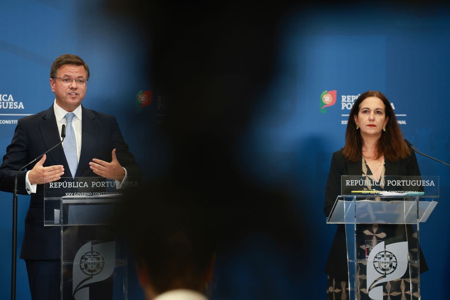 Ministro Adjunto e da Reforma do Estado, Gonçalo Matias e Ministra da Justiça, Rita Alarcão Júdice, no Conselho de Ministros, a 23 de julho, em Lisboa. (Diana Quintela/MARE)