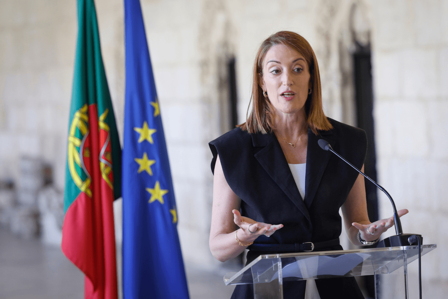 A Presidente do Parlamento Europeu, Roberta Metsola, assiste ao descerramento da placa comemorativa do 40.º aniversário da adesão de Portugal à Comunidade Económica Europeia, no Mosteiro dos Jerónimos, em Lisboa, Portugal, 26 de junho de 2026. (ANTÓNIO PEDRO SANTOS/LUSA)