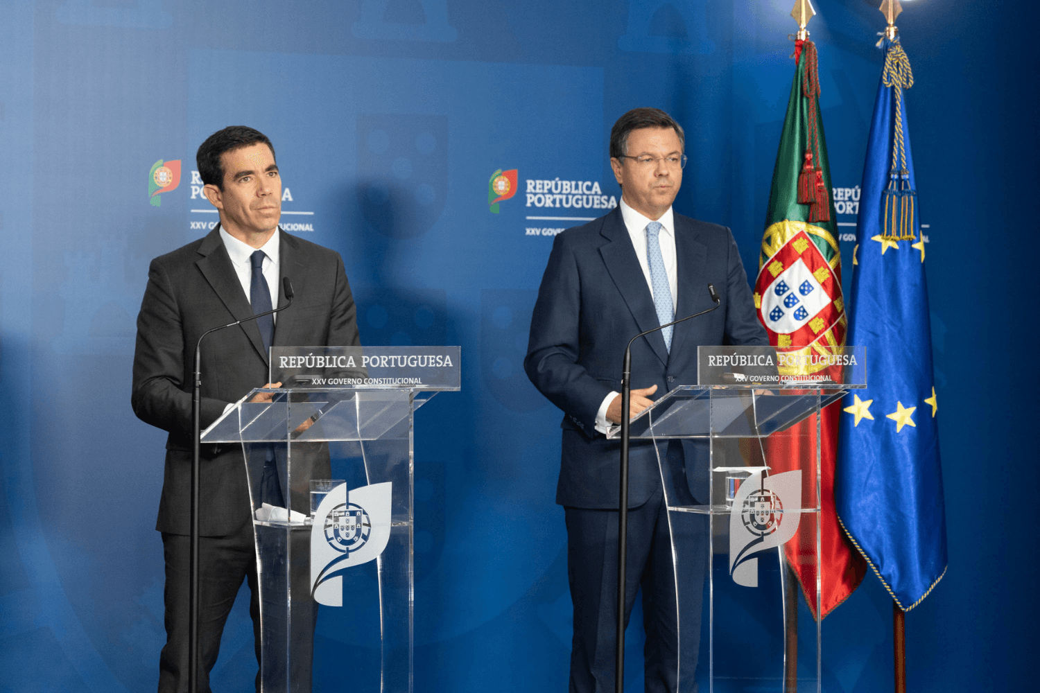 Ministro da Presidência, António Leitão Amaro acompanhado pela Ministro Adjunto e da Reforma do Estado, Gonçalo Matias, na conferência de imprensa do Conselho de Ministros, Lisboa, 25 de junho de 2026 (João Bica)