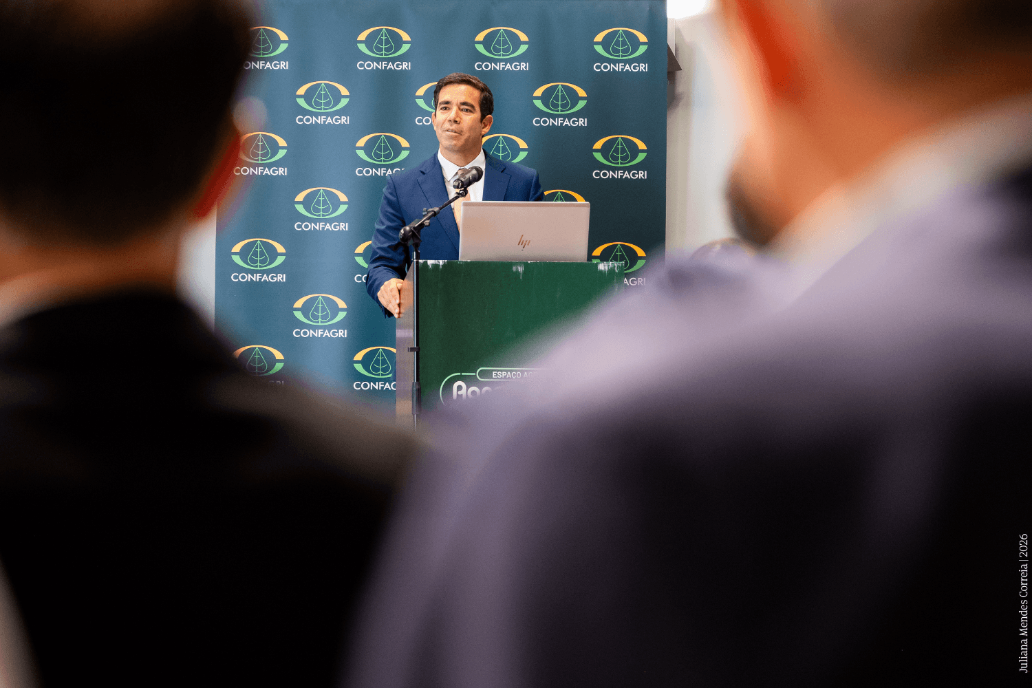 Ministro da Presidência, António Leitão Amaro, na conferência “Os Atuais Desafios do Agroalimentar ao Longo da Cadeia de Valor”, na 12.ª edição da AgroSemana – Feira Agrícola do Norte, Póvoa de Varzim, 4 de setembro de 2026 (Juliana Mendes Correia/GMP).