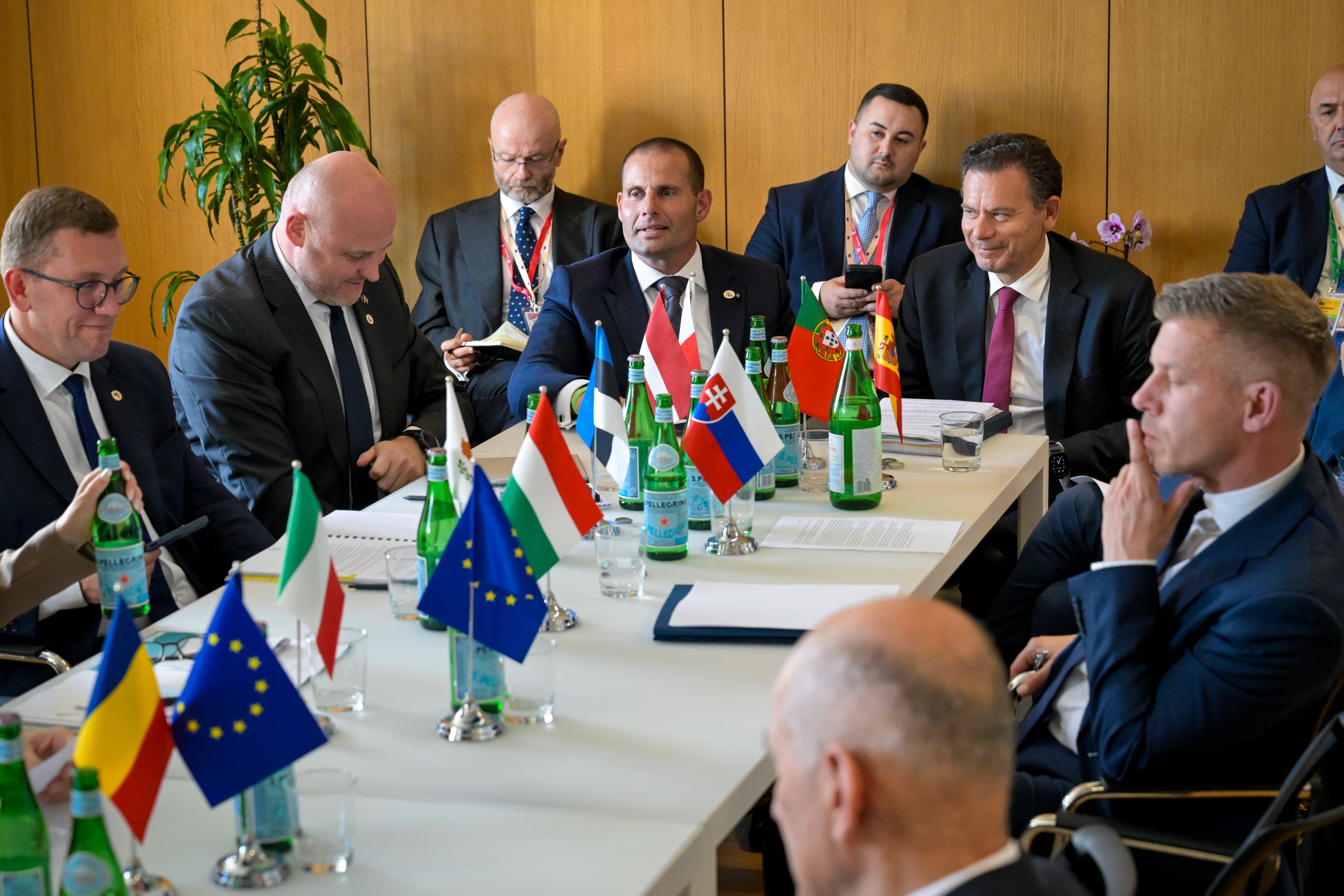 Primeiro-Ministro, Luís Montenegro, reúne-se com os seus homólogos no contexto da discussão do futuro orçamento plurianual europeu, Bruxelas, 18 junho 2026 (Gonçalo Borges Dias/ GPM)