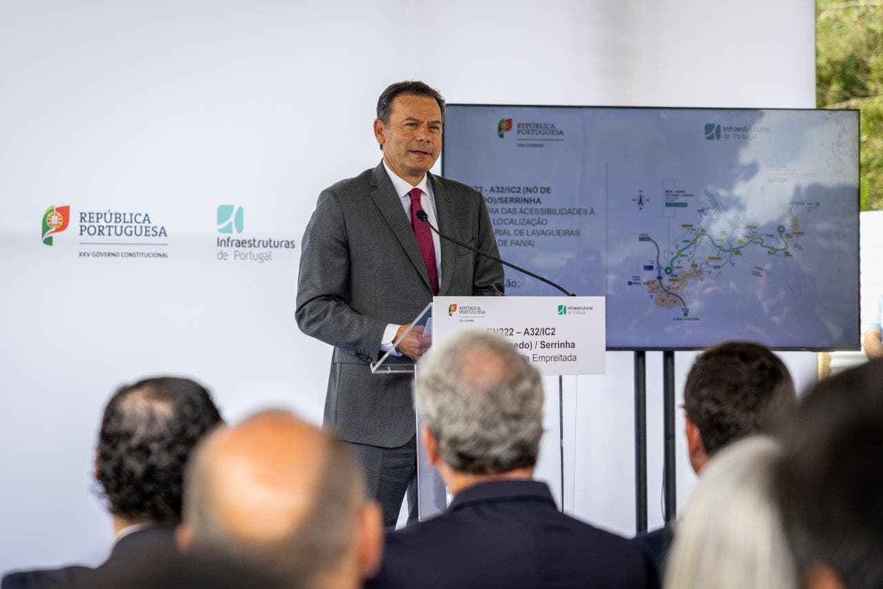 Primeiro-Ministro Luís Montenegro na consignação da empreitada de construção da EN222/A32/IC2, do Nó de Canedo a Serrinha, Castelo de Paiva, 13 de julho de 2026 (Maria Costa Lopes)