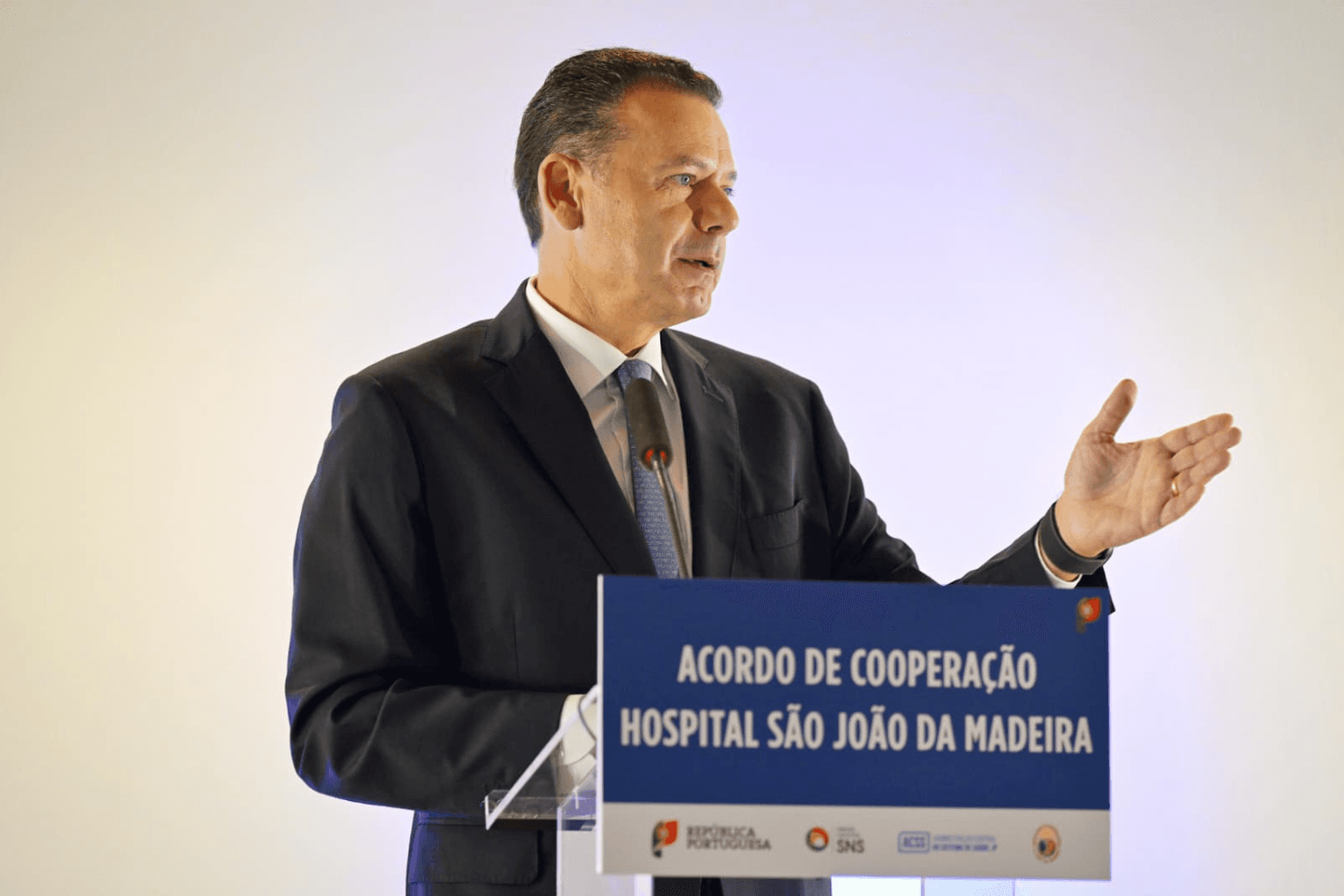 Primeiro-Ministro, Luís Montenegro, assinou o acordo de devolução do Hospital de S. João da Madeira à Santa Casa da Misericórdia, São João da Madeira, a 28 de julho de 2026 (GPM/ Gonçalo Borges Dias)