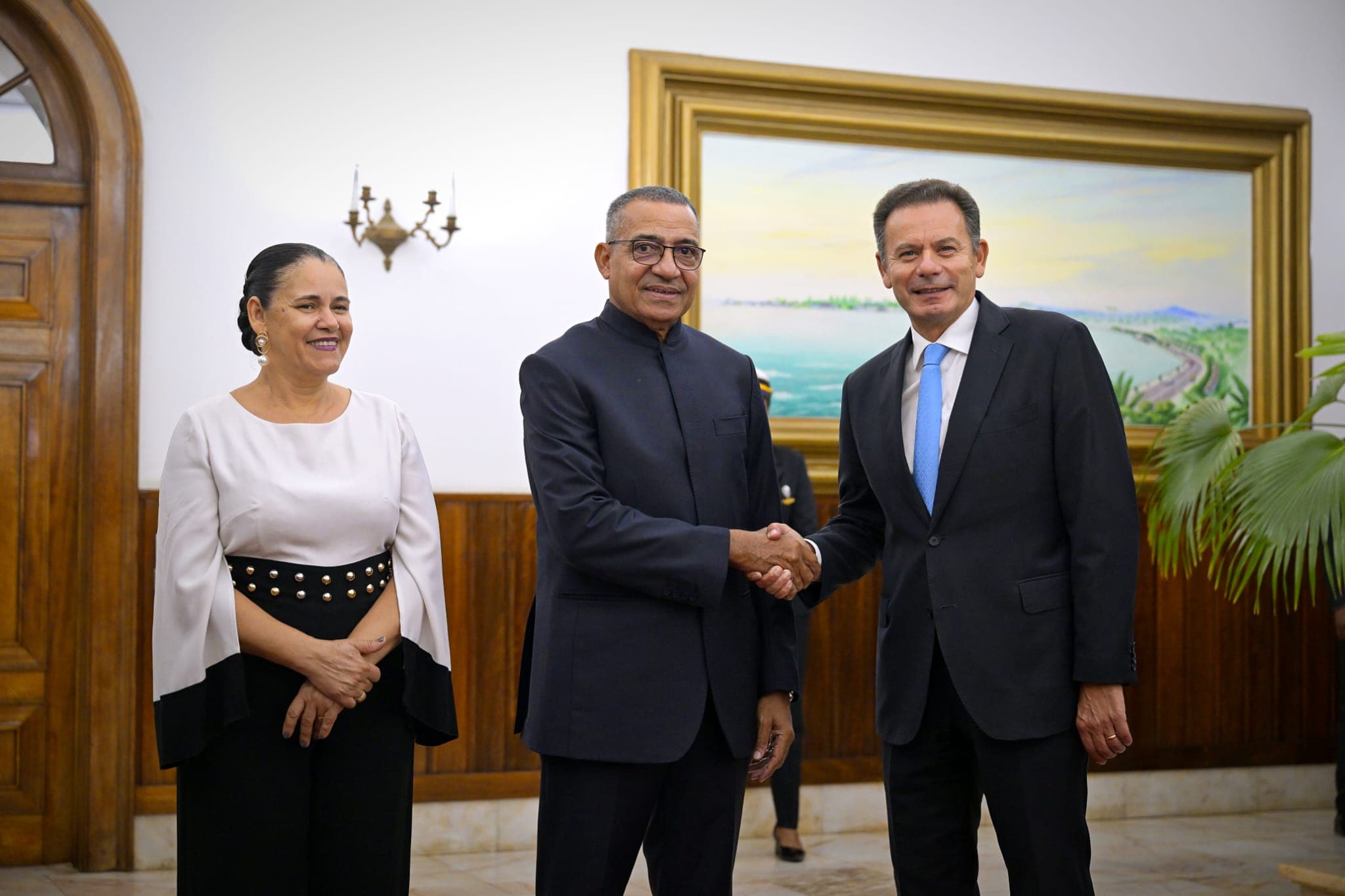 Primeiro-Ministro, Luís Montenegro, assistiu à tomada de posse do reeleito Presidente da República Democrática de São Tomé e Príncipe, Carlos Vila Nova, São Tomé e Príncipe, 3 setembro 2026 (Gonçalo Borges Dias/GPM)