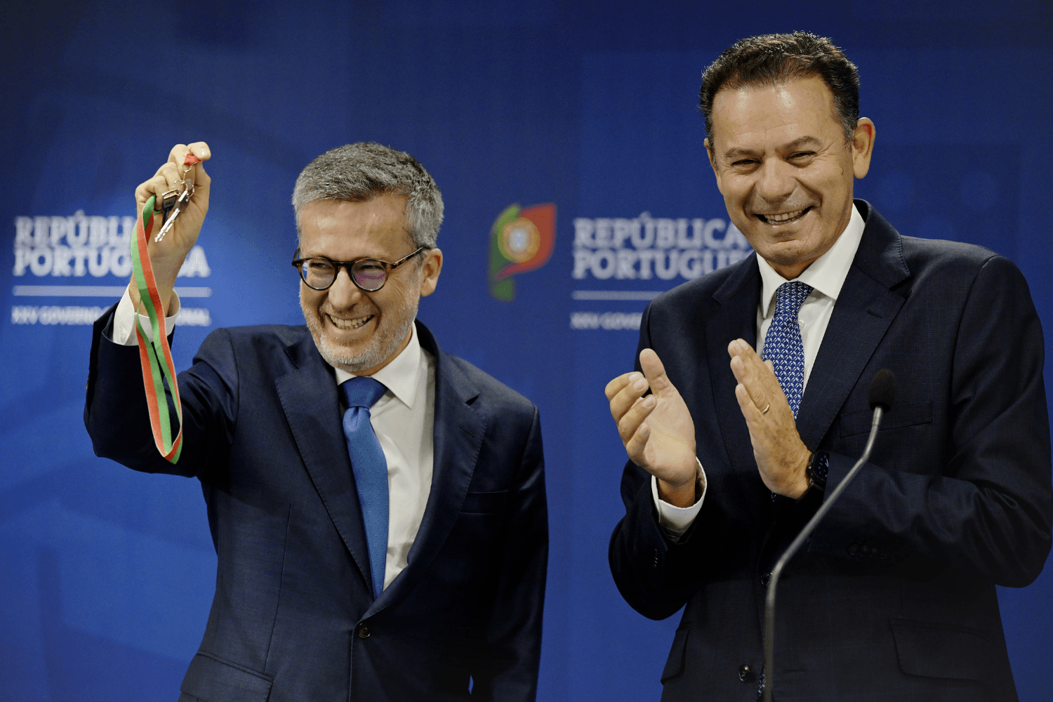 Primeiro-Ministro, Luís Montenegro, com Carlos Moedas, presidente da Câmara Municipal de Lisboa, na cerimónia de entrega do antigo edifício da Presidência do Conselho de Ministros à autarquia. Lisboa, 29 de setembro de 2026
