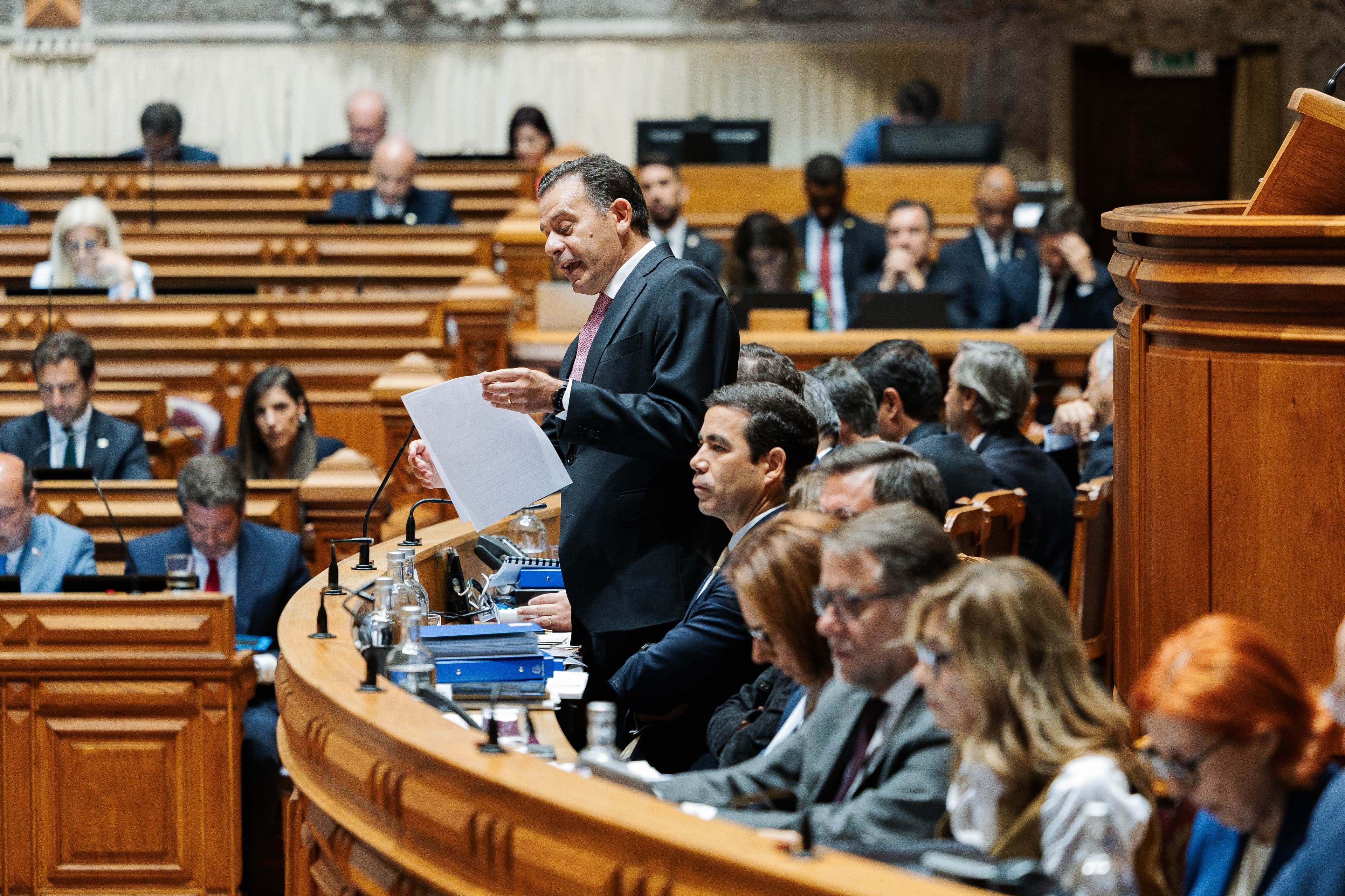 Primeiro-Ministro, Luís Montenegro, no debate quinzenal na Assembleia da República, Lisboa, 9 outubro 2026 (Mariana Valle Lima/SGGov)