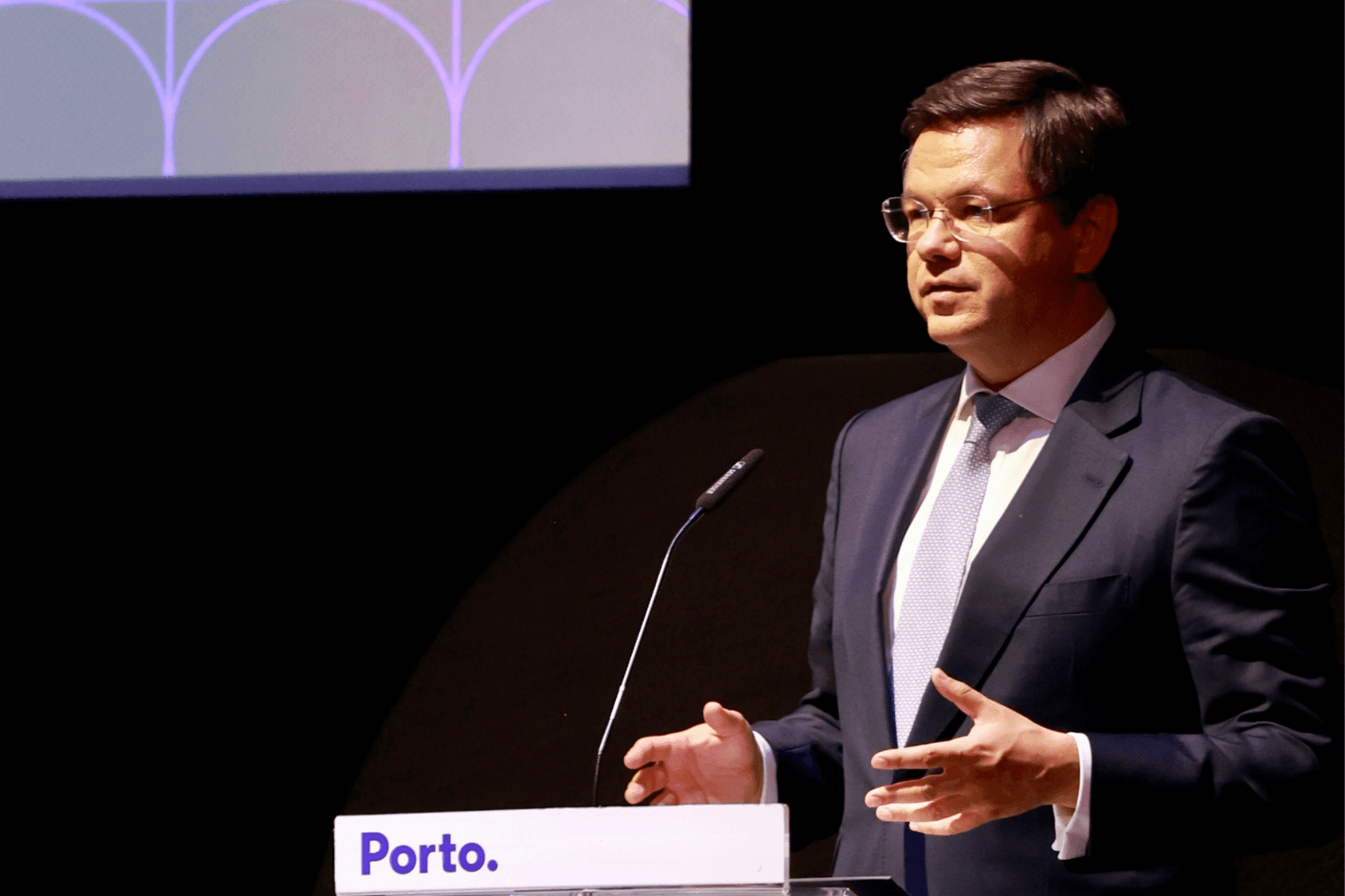 Ministro Adjunto e da Reforma do Estado, Gonçalo Matias, na conferência “Mais Simples, Mais Inovadora, Mais Estratégica: A Contratação Pública como Pilar da Boa Governação”, Porto, 26 de maio de 2026 (Diana Quintela)